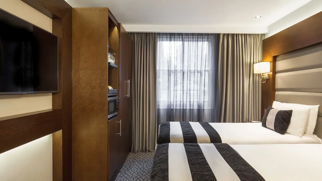 Park Grand Paddington court